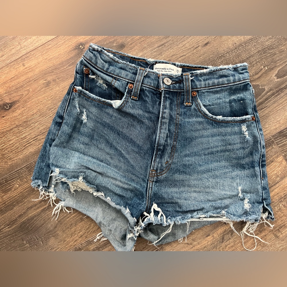 Abercrombie & Fitch distressed denim shorts size 0